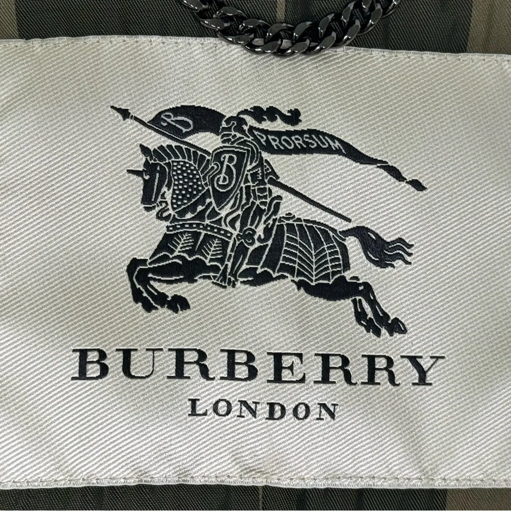 Burberry Women's Wool Trench Coat - Timeless Elegance and British Heritage - Picture 6 of 9